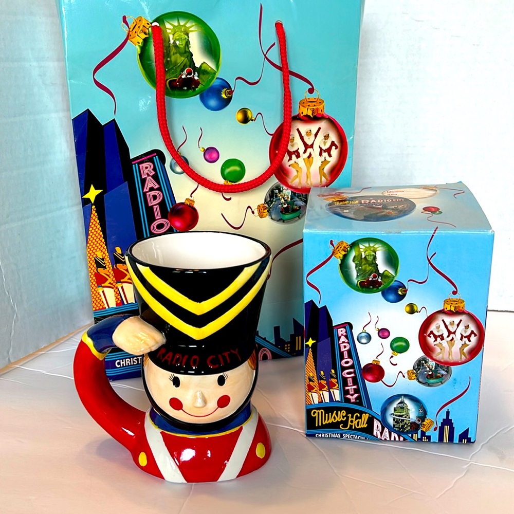 Radio City toy soldier mug set